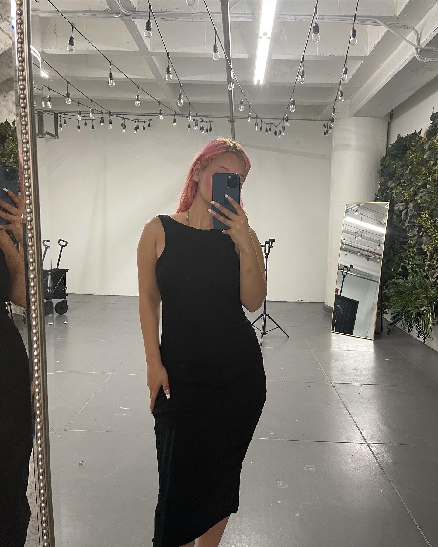 BACKLESS MAXI IN BLACK